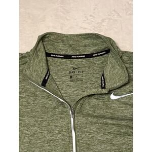 Men’s Nike running dry fit long sleeve quarter zip shirt, green size medium￼